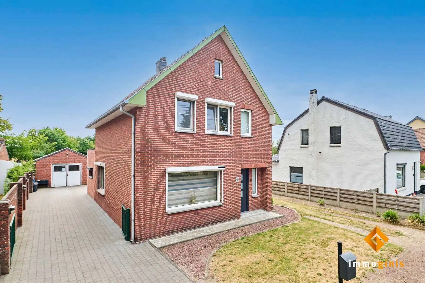 Instapklare woning met 2 slaapkamers op een perceel van 11a11ca, op een groene locatie.  foto 2