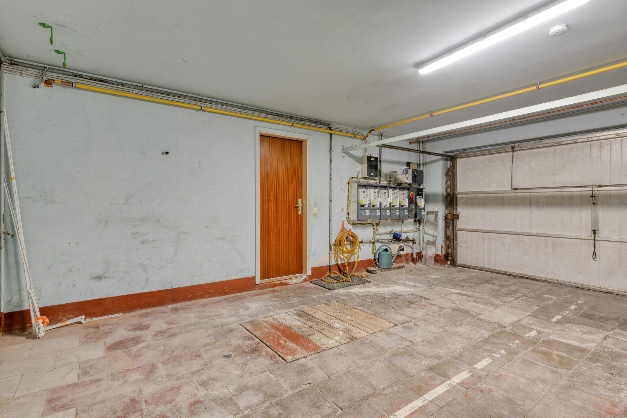 Prachtig gerenoveerd appartement met parking te Deurne! foto 15