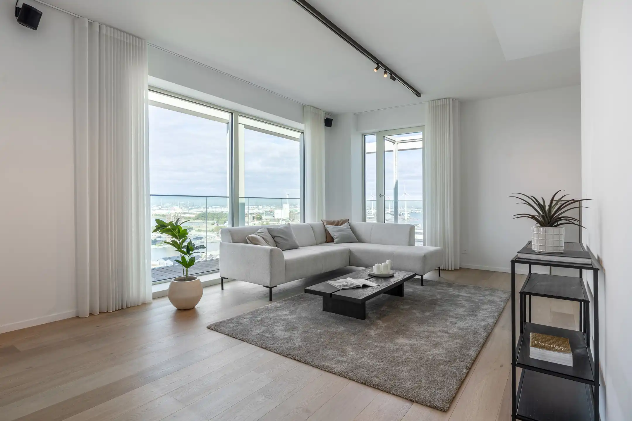 Stijlvol penthouse met panoramisch zicht op stad en haven foto 15