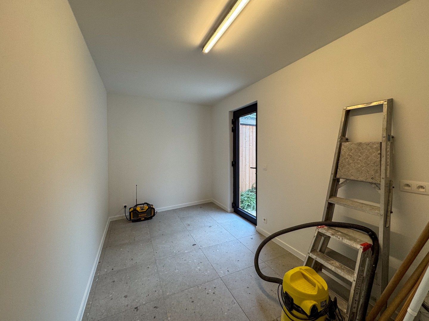 Gerenoveerde woning met 3 slaapkamers en gezellig stadstuintje. foto 11