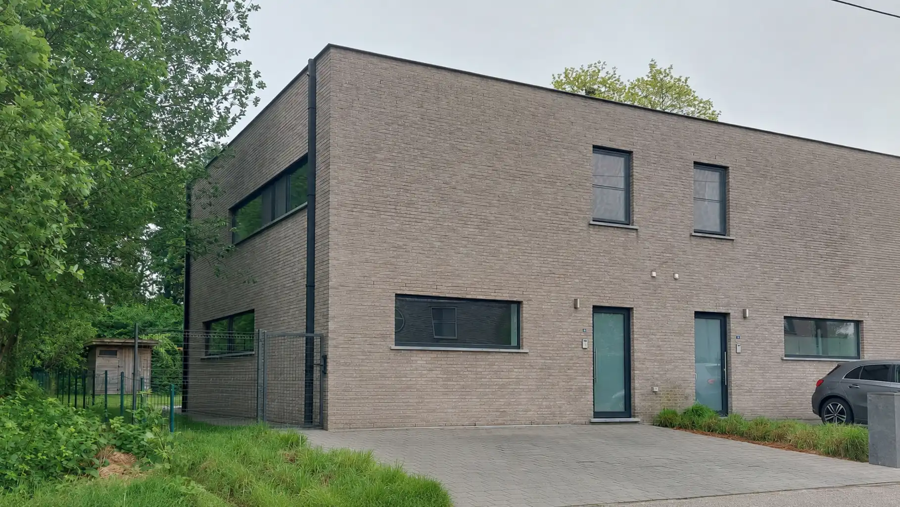 Lichtrijke nieuwbouwwoning met grote tuin in Opwijk! foto {{pictureIndex}}