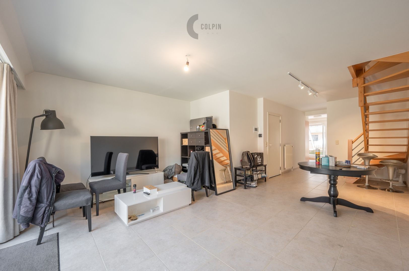 Instapklaar en lichtrijk penthouse vlakbij de zeedijk foto {{pictureIndex}}