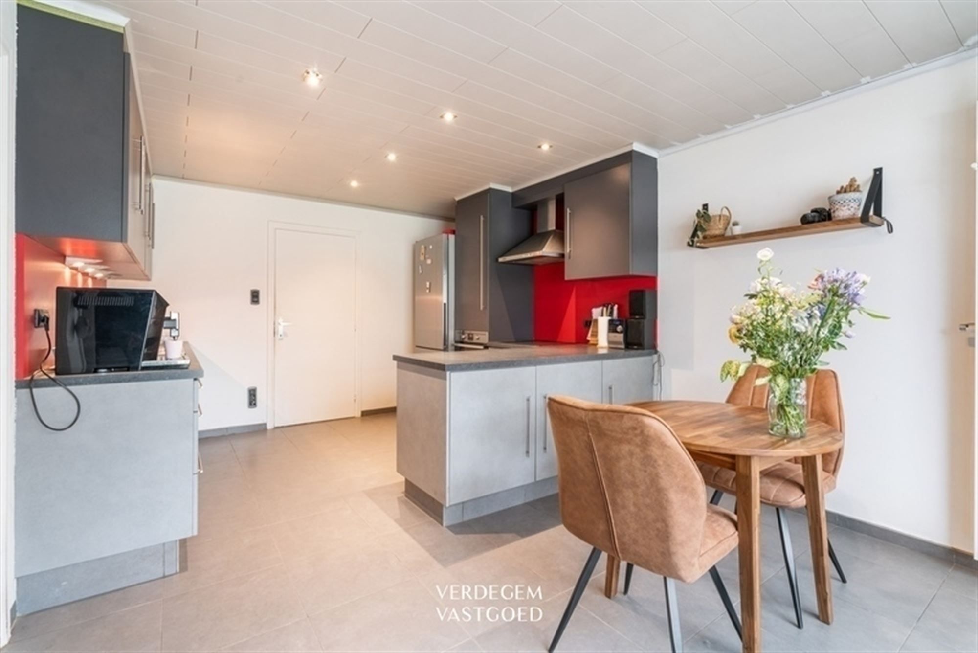 Wonen en werken op een unieke locatie: handelsgelijkvloers met appartement en tuin foto 13