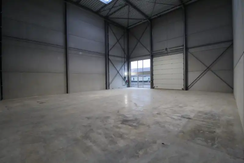 Nieuwbouw loods van 577m² te huur langs de Diksmuidsesteenweg te Hooglede/Roeselare foto 3