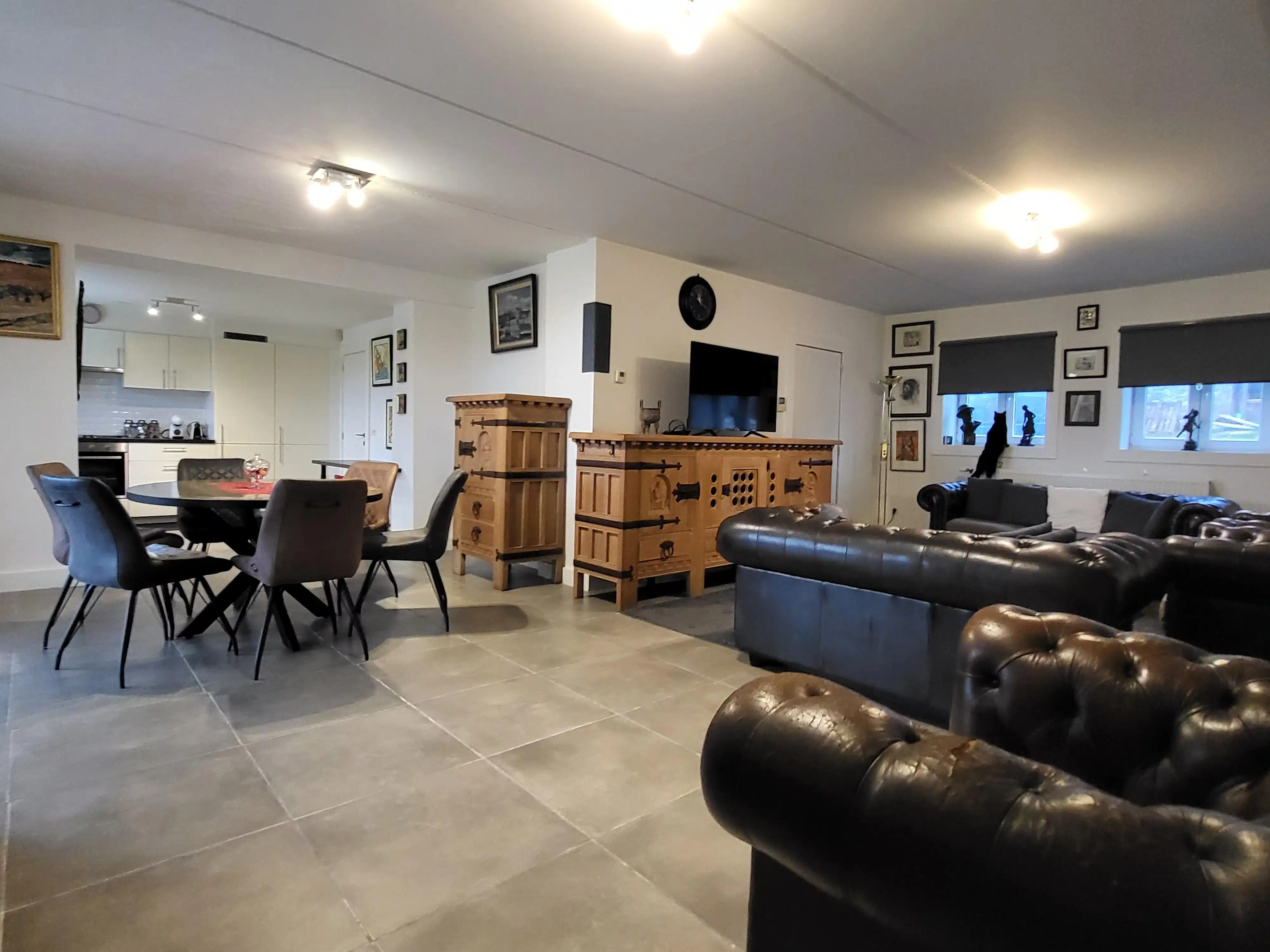 In het landelijke Roborst, een deelgemeente van Zwalm in de prachtige Vlaamse Ardennen, bevindt zich deze ruime en volledig gerenoveerde woning op een perceel van 1.143 m².  foto 8