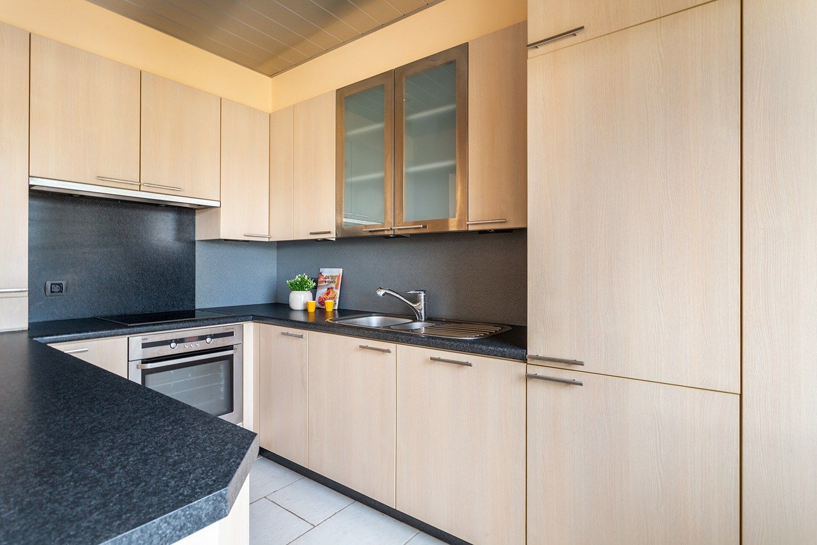 Lichtrijk 2-slaapkamerappartement in kleinschalig gebouw op Linkeroever foto 7