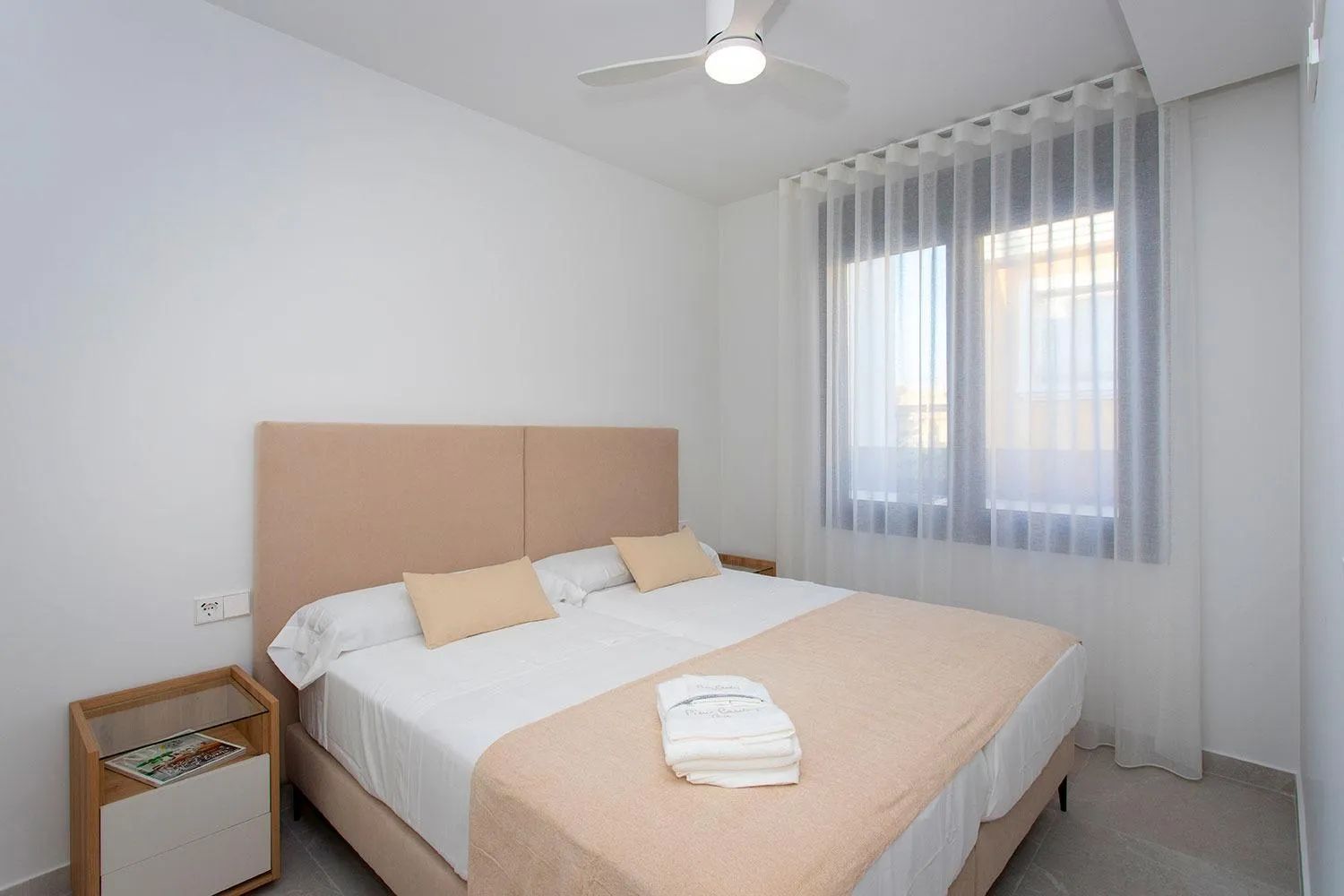 Strak design en strandleven gecombineerd: instapklare luxe woning in hartje Torre de la Horadada foto 22