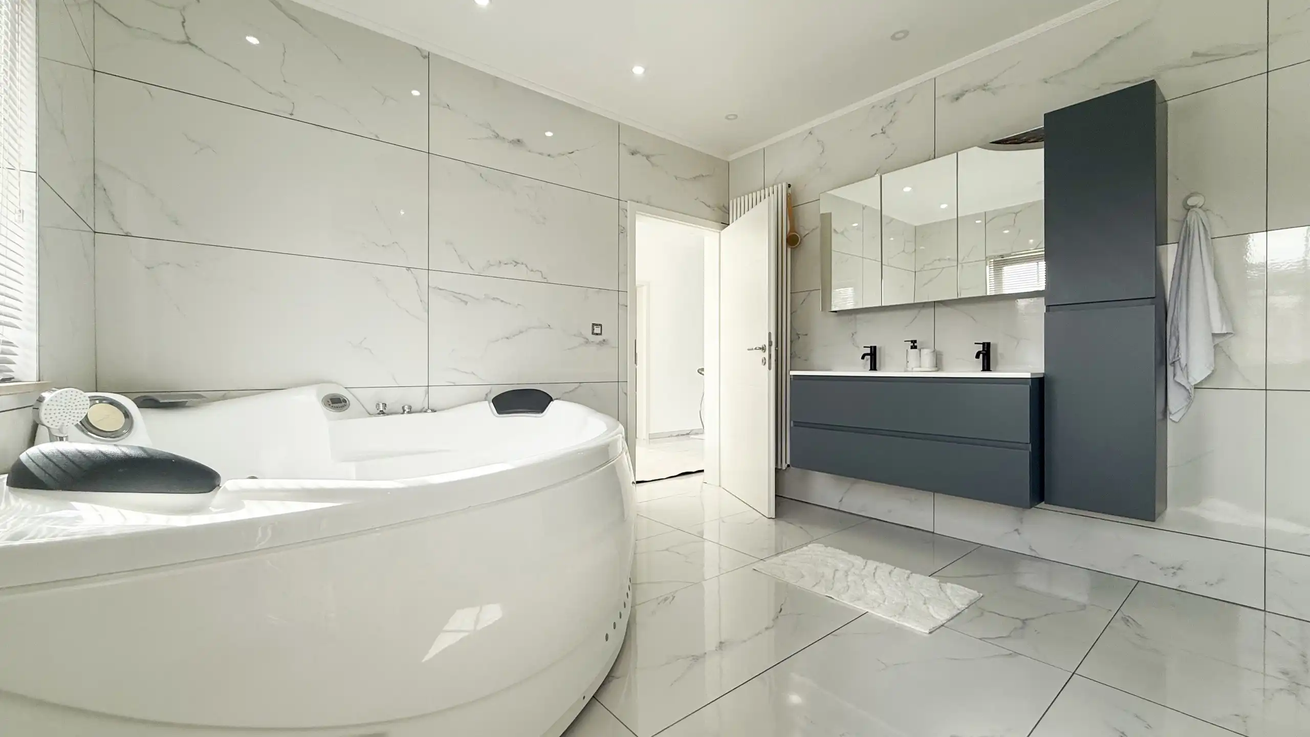 Exclusieve villa met luxueuze leefruimte en 7slpk + veranda! foto 24