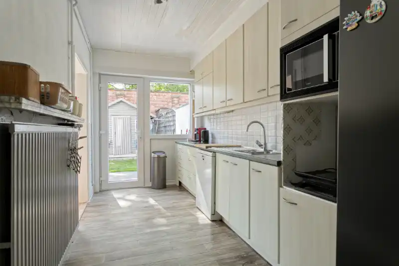instapklare woning met tuin in een rustige straat te Gent foto 4