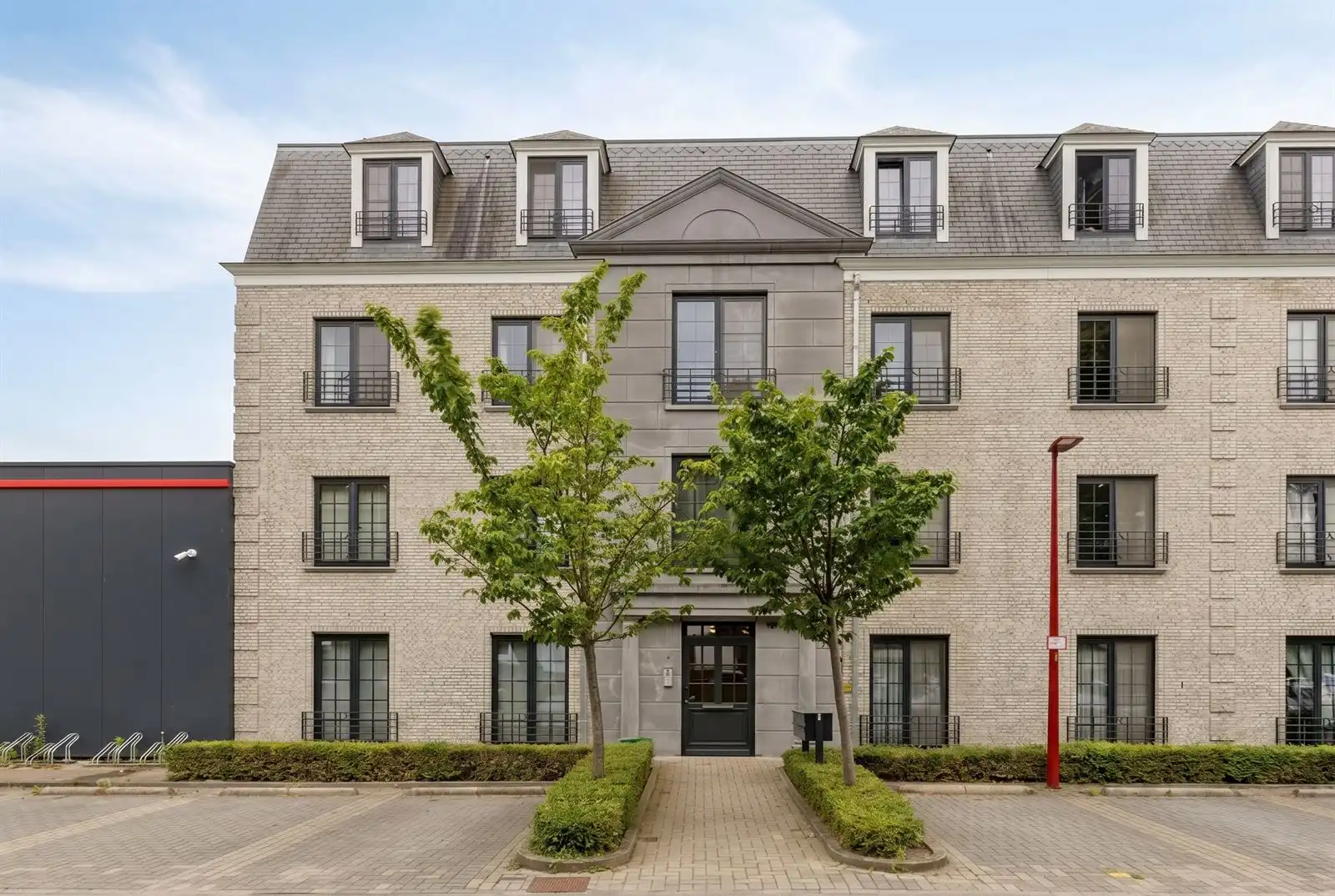 Instapklaar appartement met 2 slpk en ruim terras foto 2
