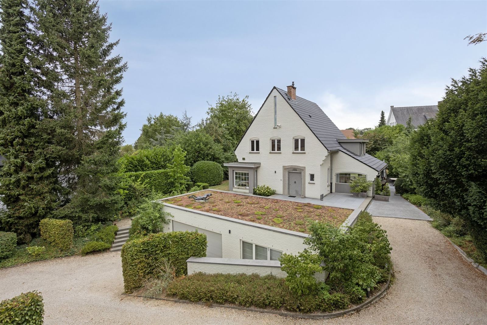 Exclusieve villa (5 slpks) met praktijk mogelijkheden in Sint-Genesius-Rode foto {{pictureIndex}}