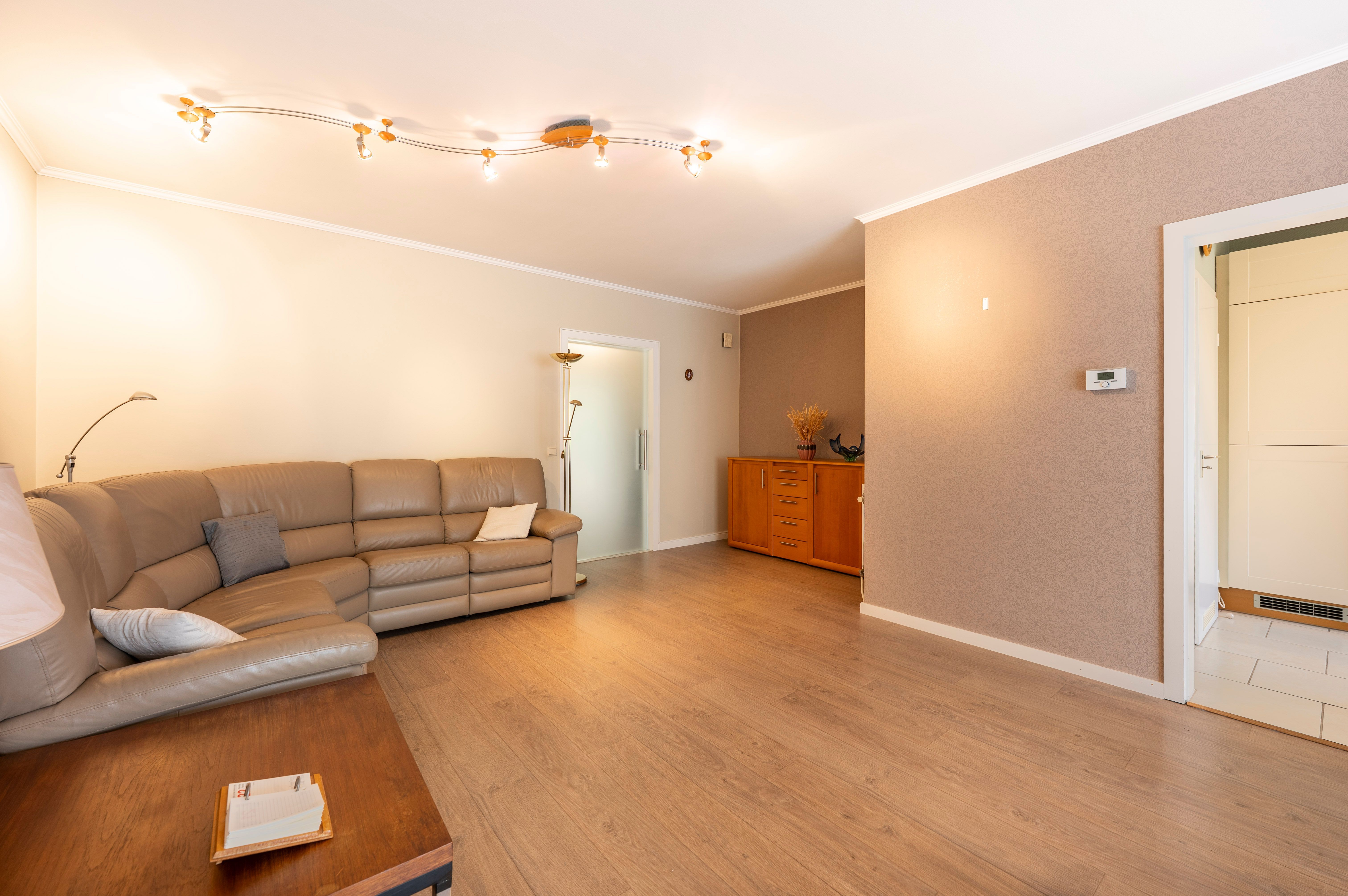 Verzorgd gelijkvloers appartement met 2 slaapkamers en tuin op toplocatie in Ekeren-Mariaburg! foto 11