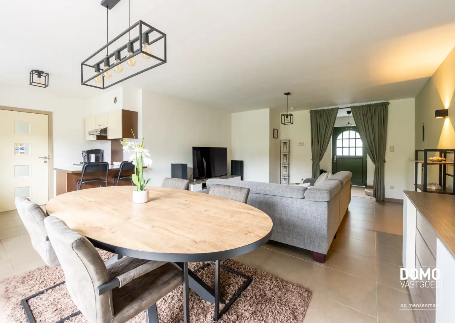 Landelijk wonen in stijl: instapklare pastorijwoning met prachtige tuin in Thiewinkel foto 6