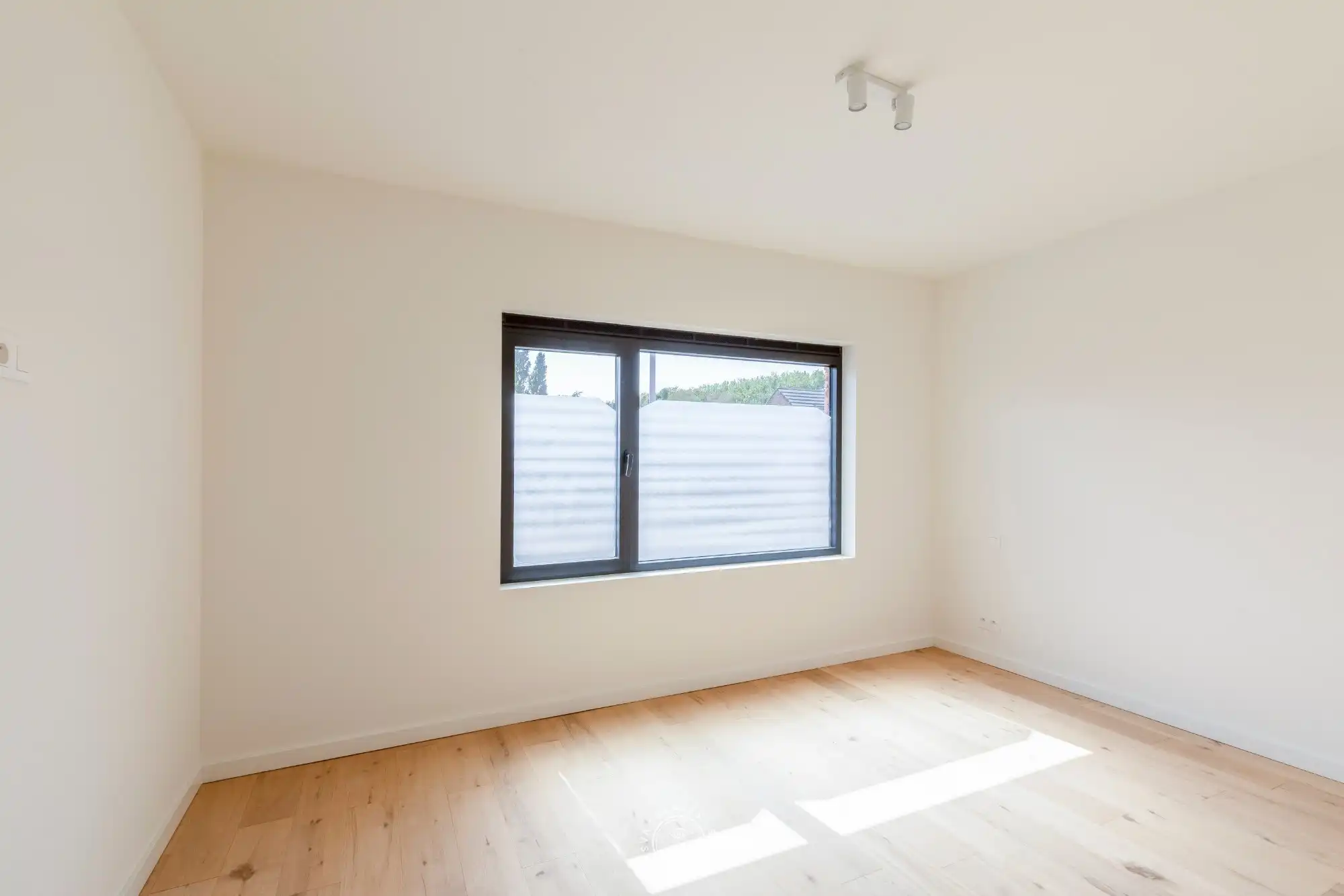 Volledig vernieuwde halfopen bebouwing in het geliefde Nieuwkerken foto 15
