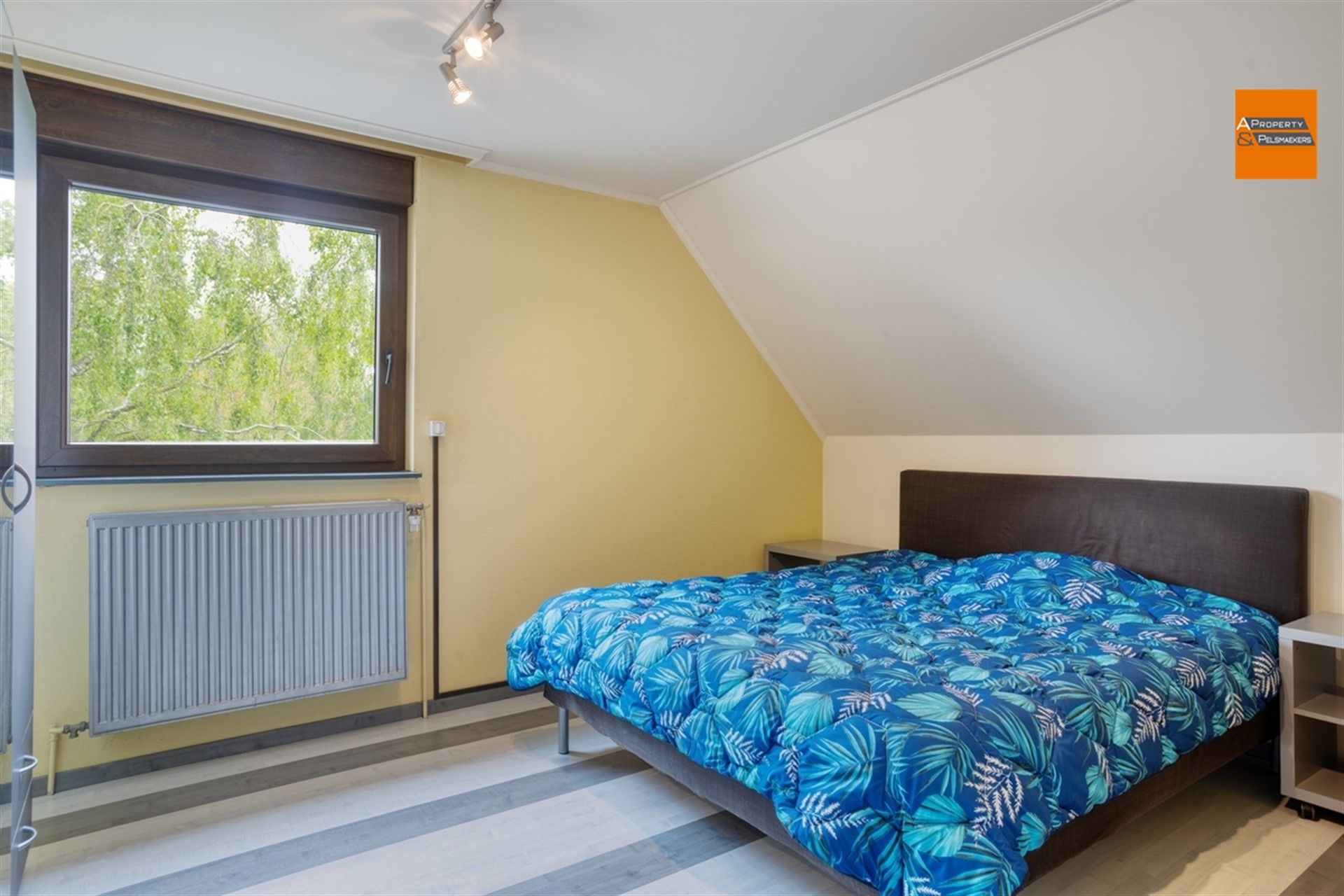 Gerenoveerde woning met ruime tuin foto 19