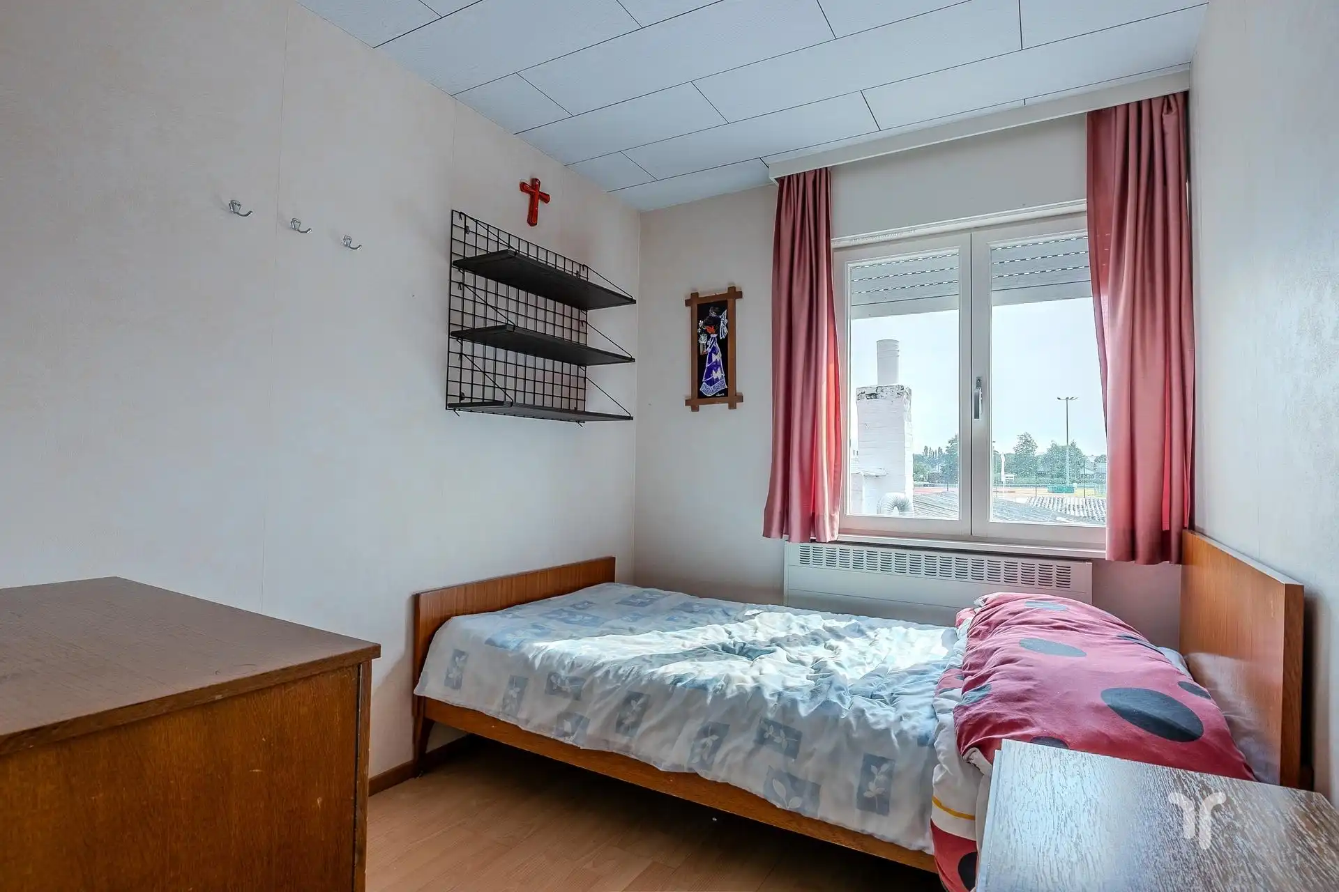 Verzorgde, op te frissen, rijwoning op centrale ligging met 3 slaapkamers. foto 6