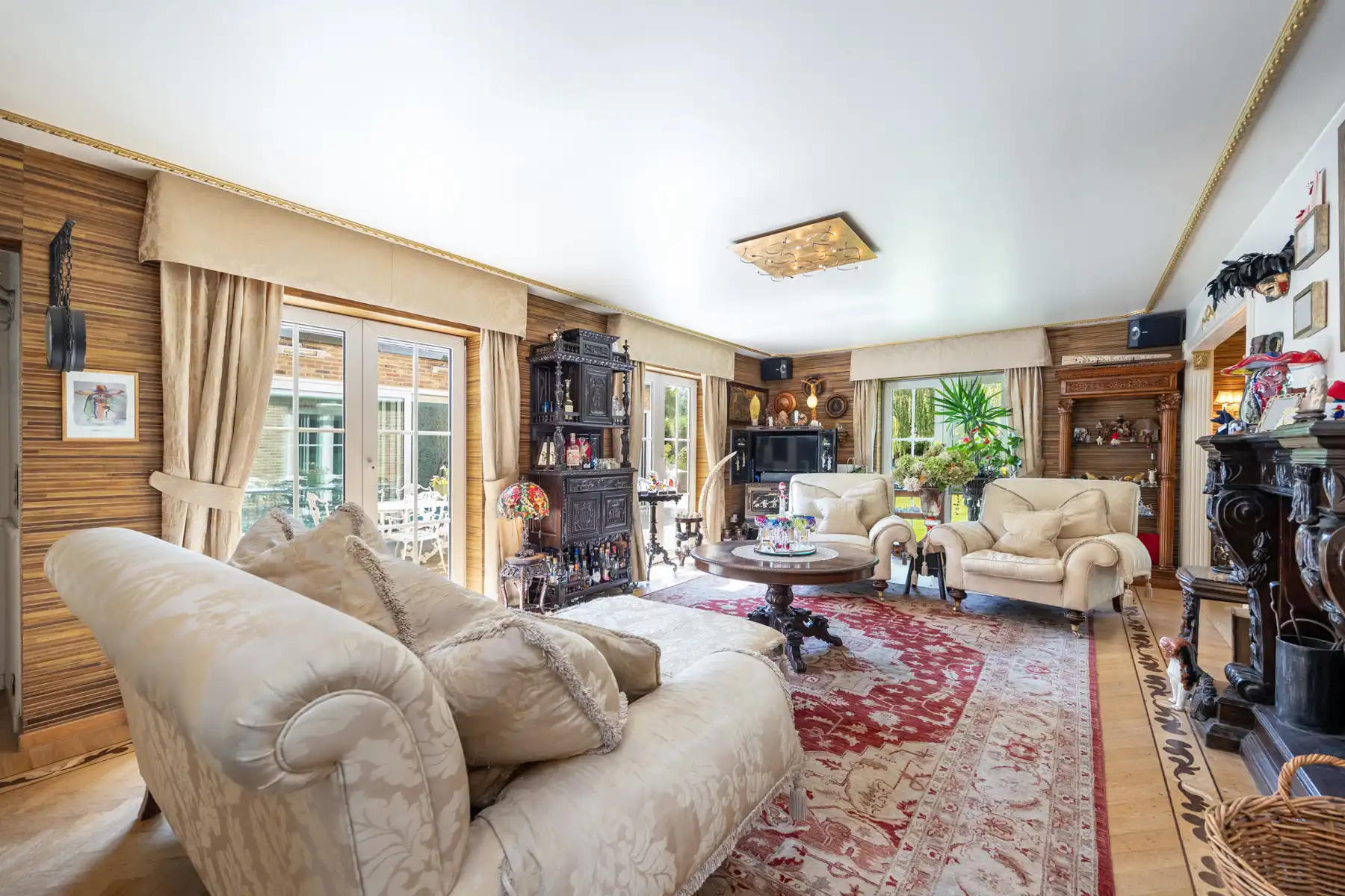 Exclusieve laagbouwvilla met binnen-en buitenzwembad foto 12