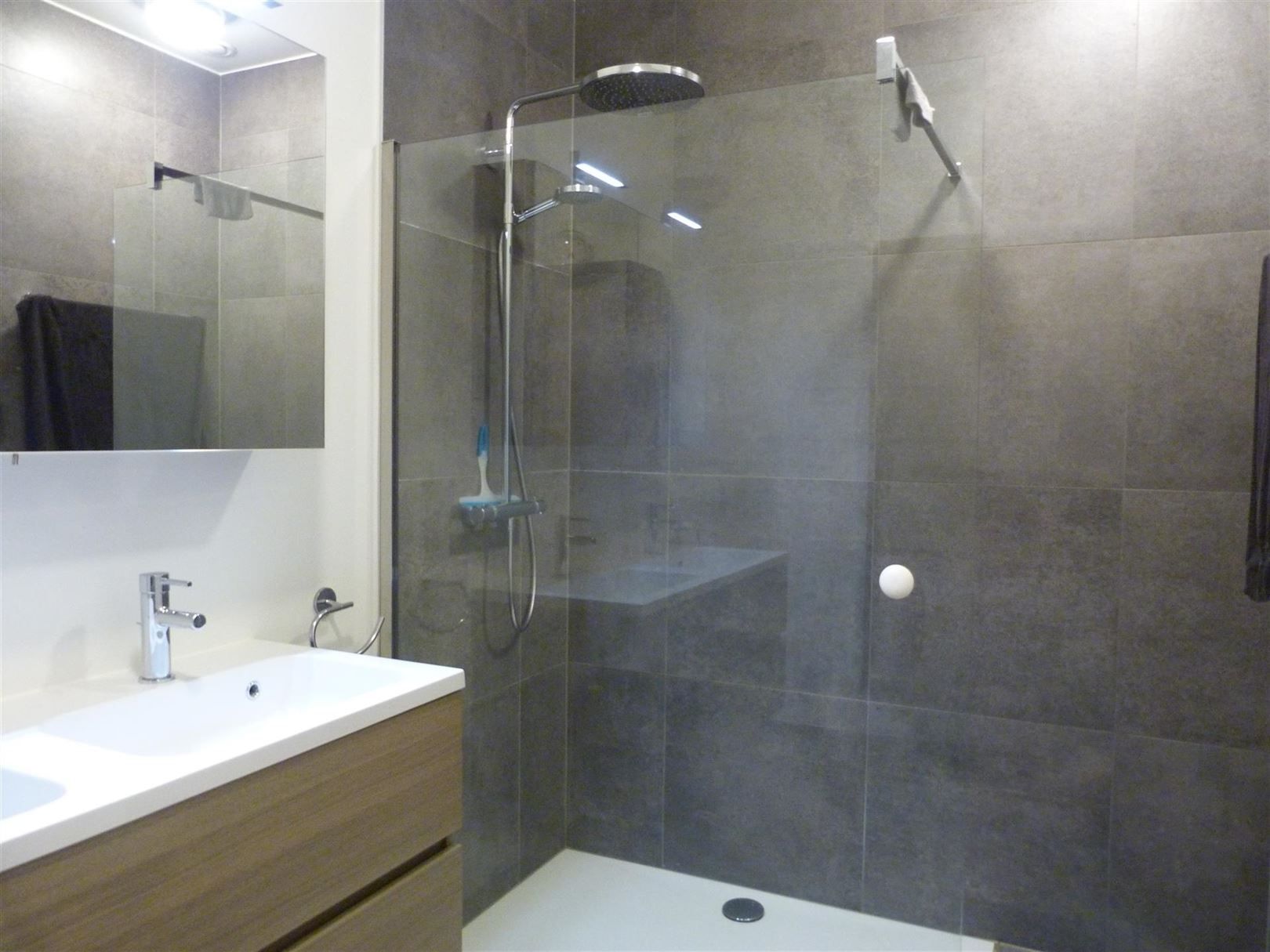 Luxe nieuwbouw-appartement met 2 slpk's,terras en garage in centrum St - Truiden foto 13