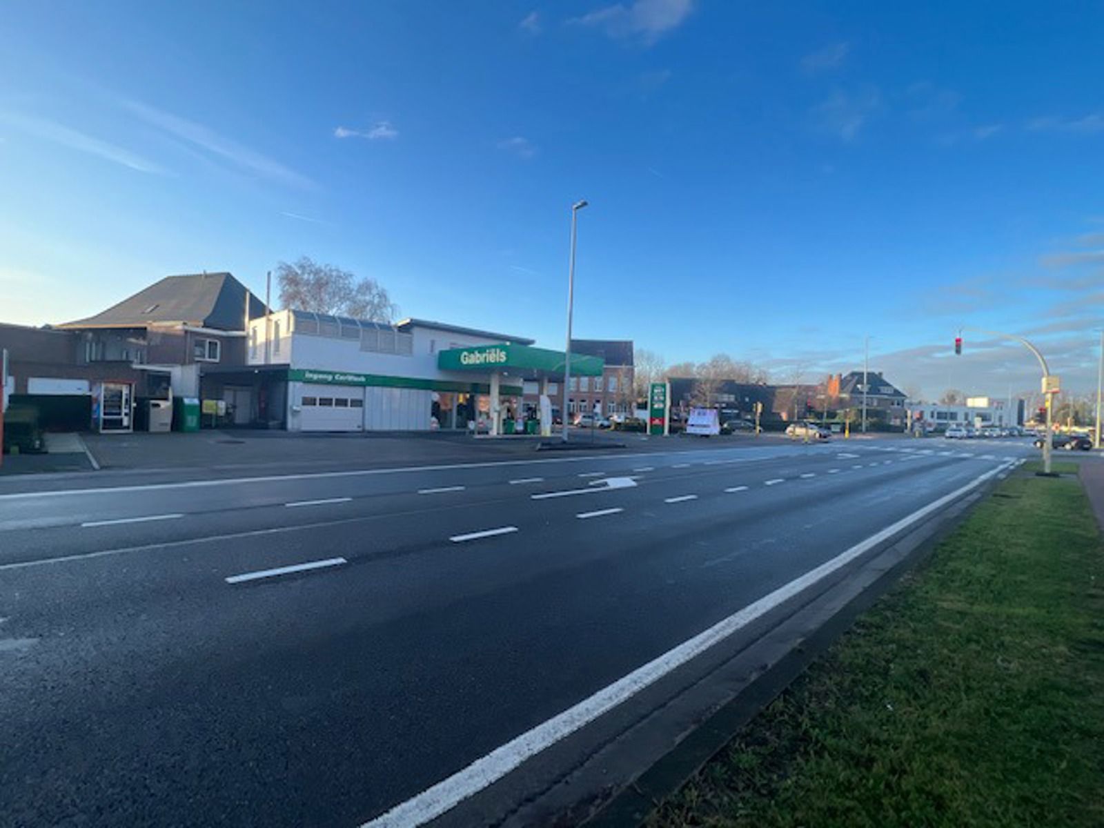 Tankstation met winkel & gebouw foto 2