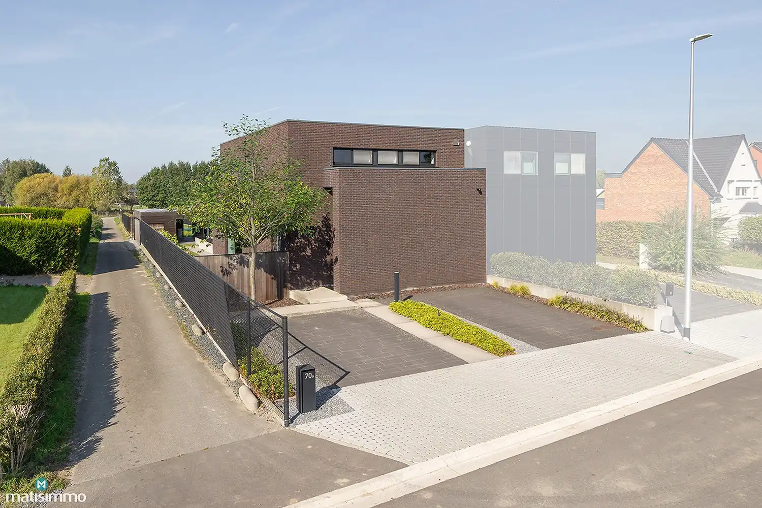 MODERNE, PERFECT ONDERHOUDEN EENGEZINSWONING MET CARPORT, KELDER EN VOLLEDIG AFGEWERKTE TUIN IN DIEPENBEEK foto {{pictureIndex}}