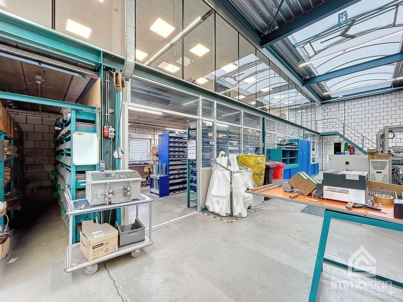 Handelspand met magazijn, kantoorruimte en instapklare woning te Lommel foto 10