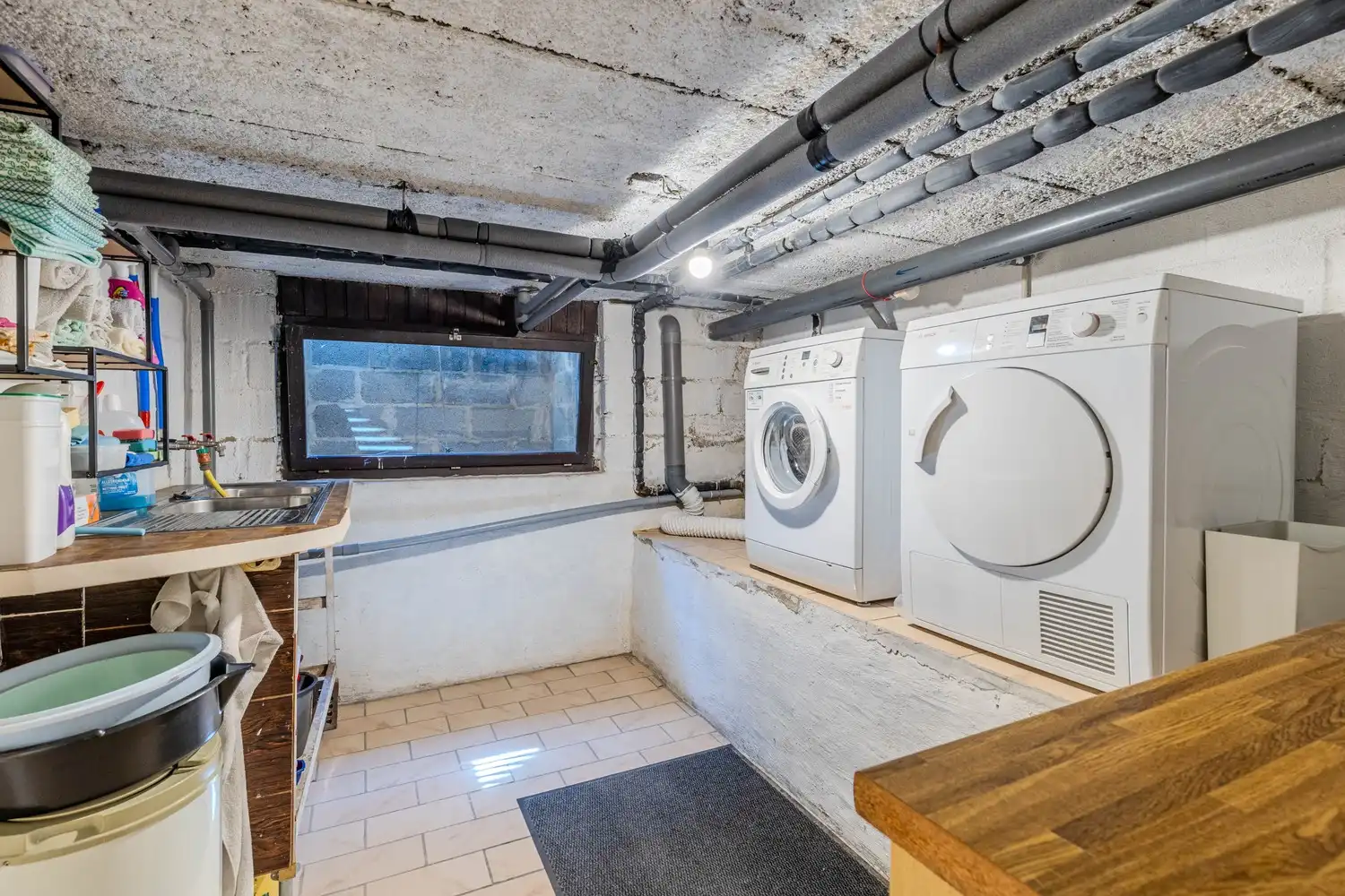 Charmante woning met 3 slaapkamers, terras en inpandige garage in het gezellige Rekem foto 26