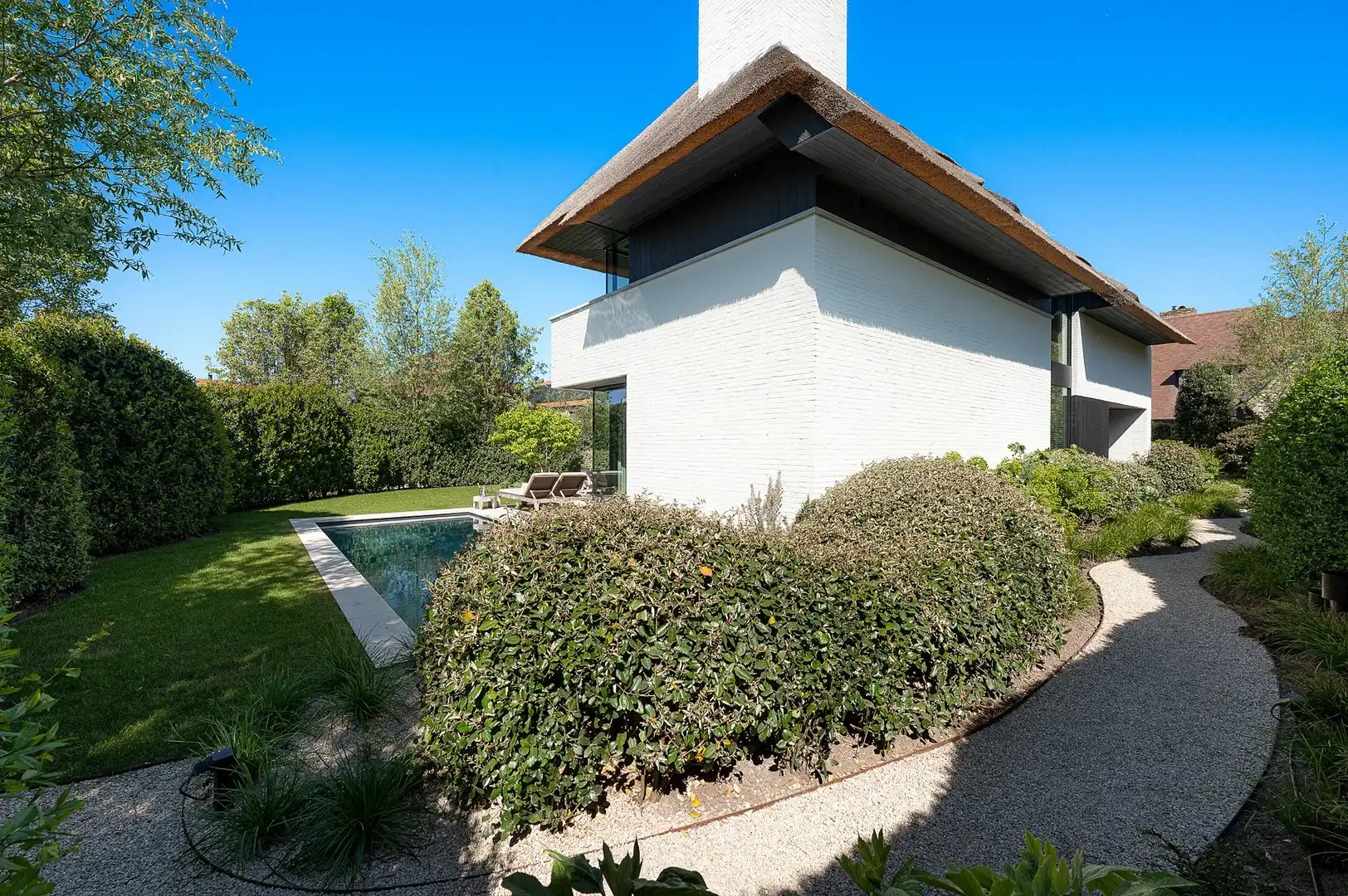 Exclusieve villa met zwembad en prachtige tuin in Knokke. foto 12