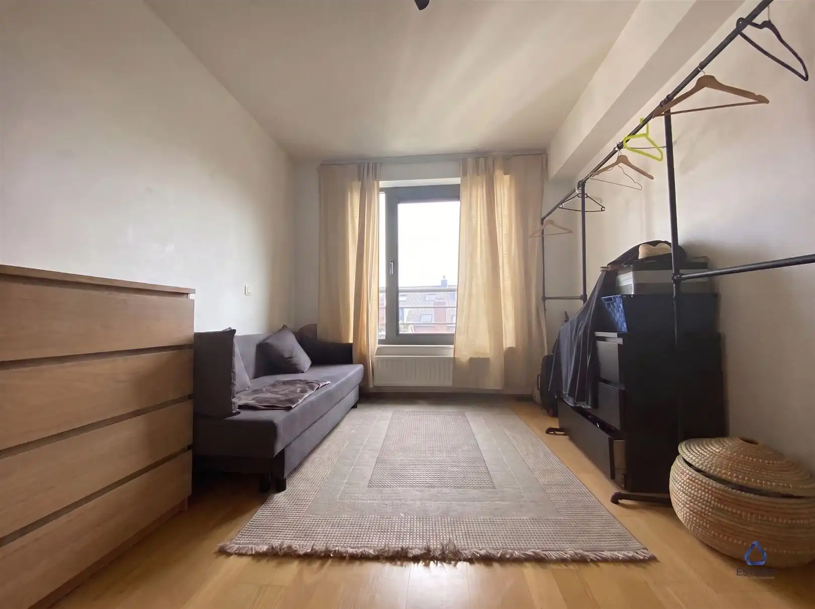 Mooi 2 slaapkamer appartement met terras en parking foto 7