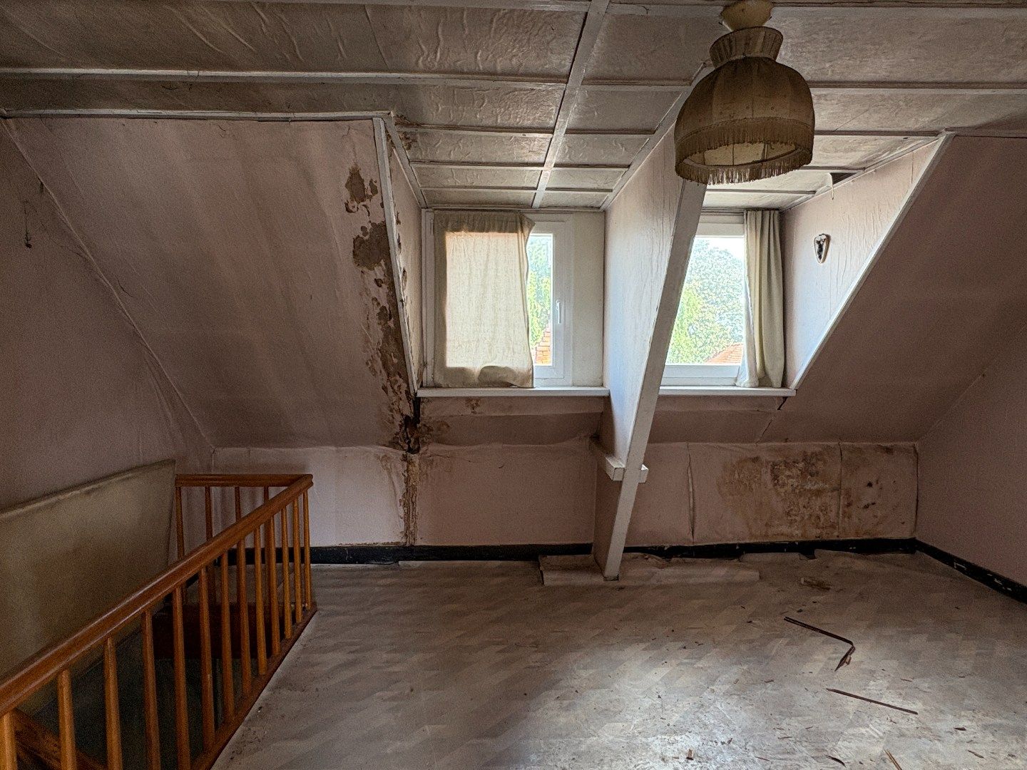 Grote te renoveren woning met zijdeur op 295 m² foto 20