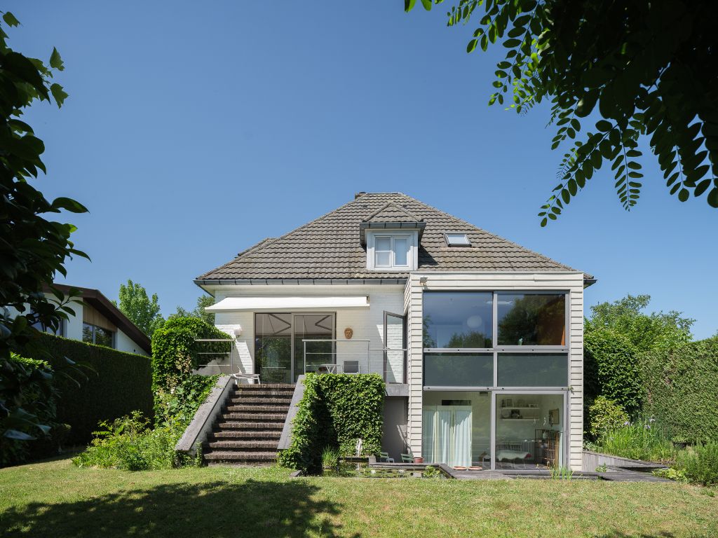 Hoofdfoto van de publicatie: Charmante villa in een gegeerde residentiële wijk te Sint-Denijs-Westrem