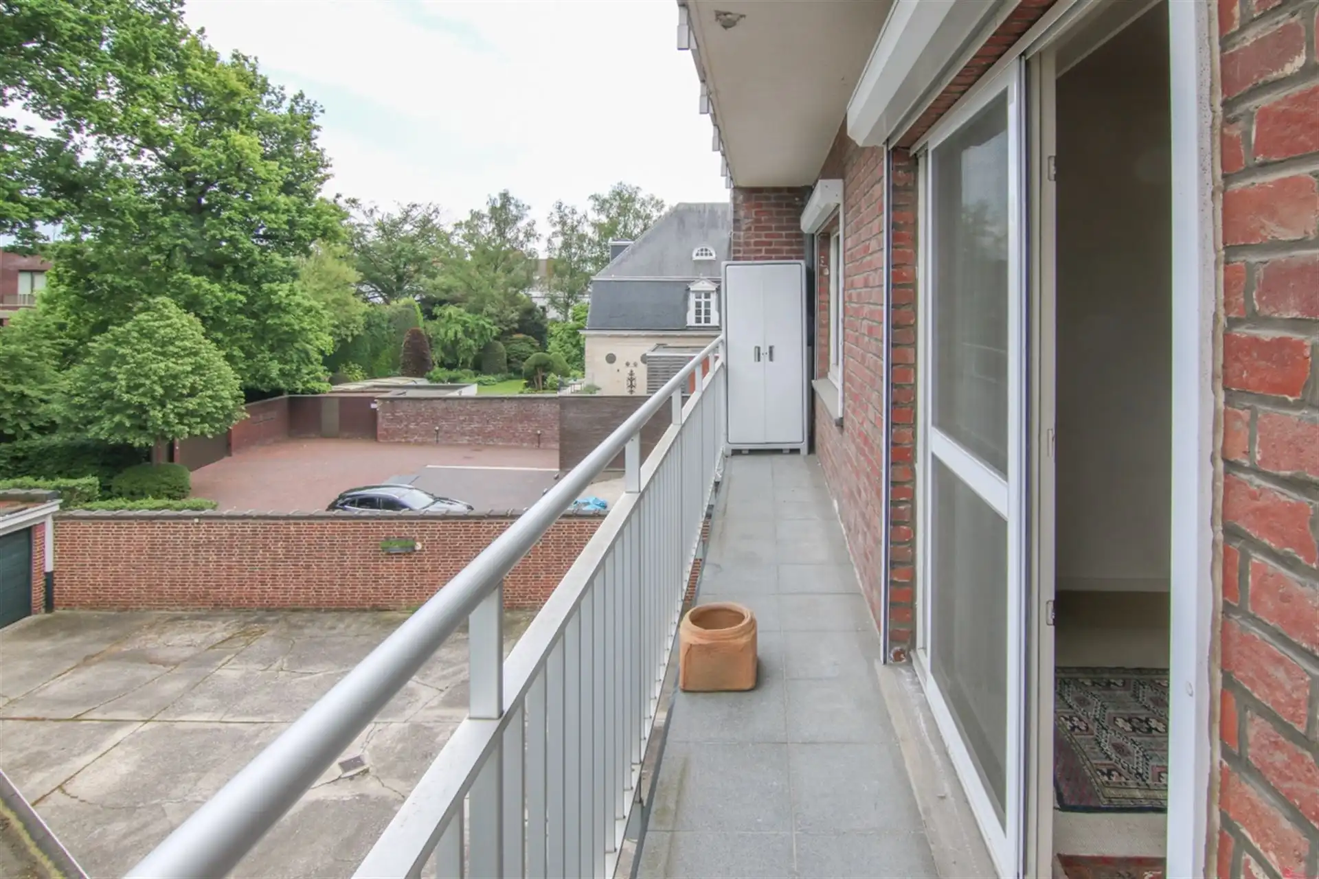 Ruim appartement op een residentiële ligging foto 13