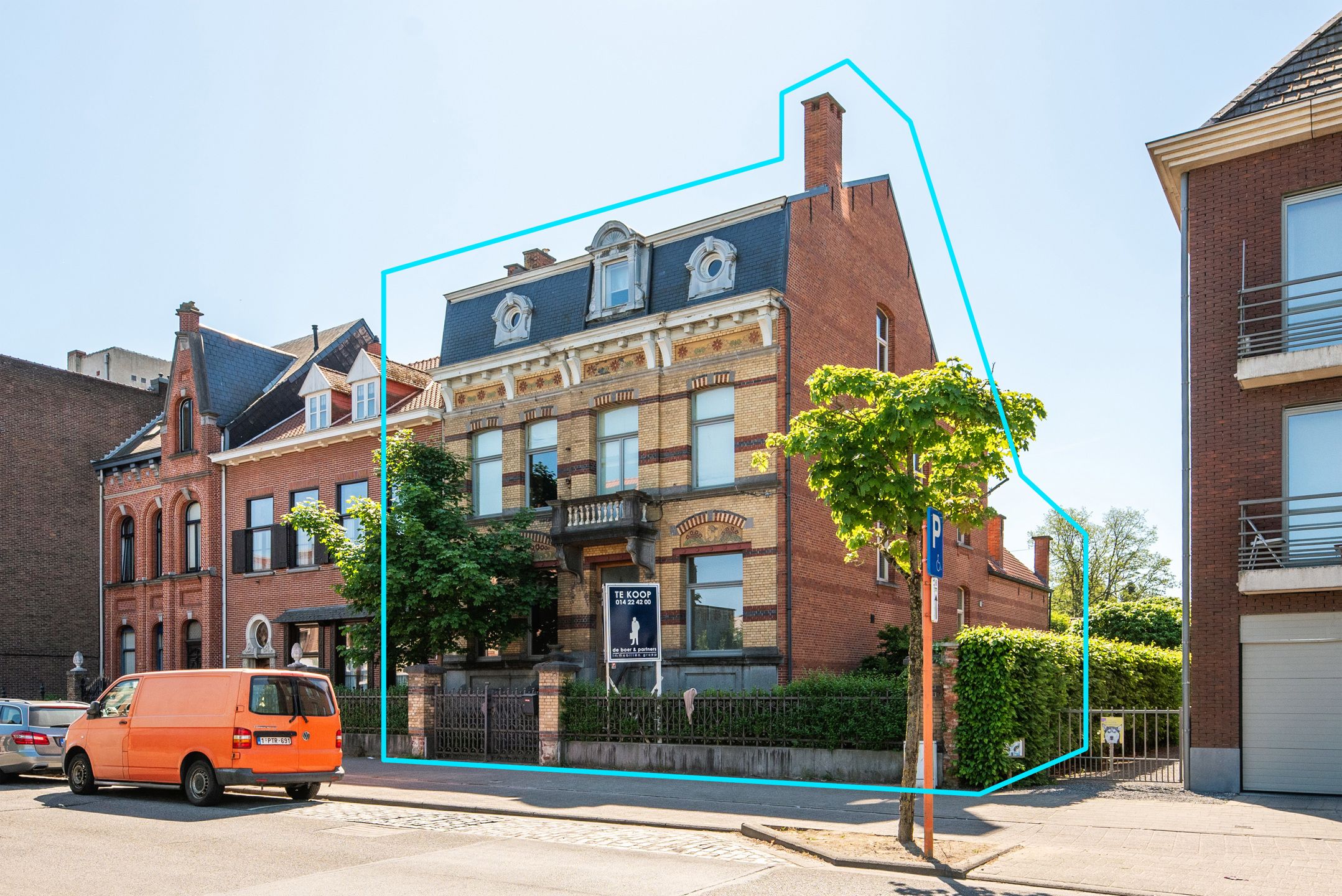 Hoofdfoto van de publicatie: Uniek en imposant halfopen herenhuis met zuidtuin