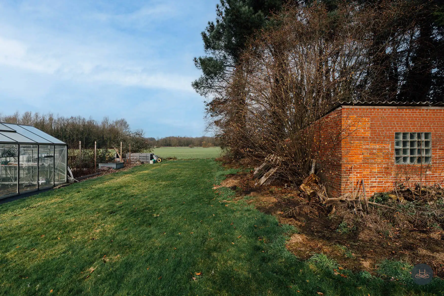 Riante woning met 5 slaapkamers op een uniek perceel.  foto 30