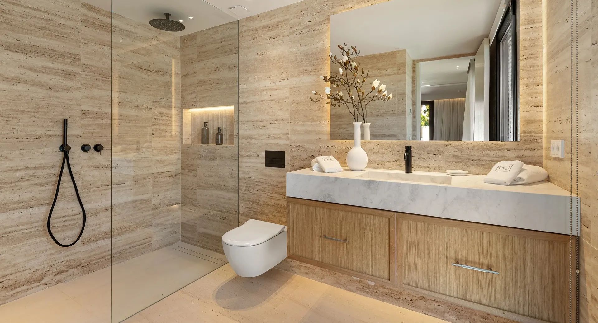 Pure perfectie in Nueva Andalucía: unieke villa met hoogwaardige afwerking foto 16