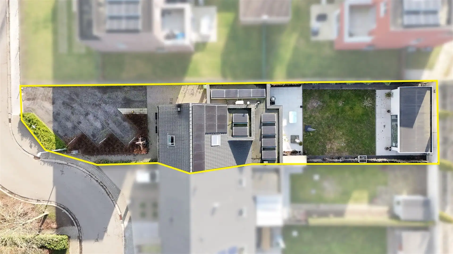 Instapklare gezinswoning met handelsruimte in het hartje van Meerdonk foto 2