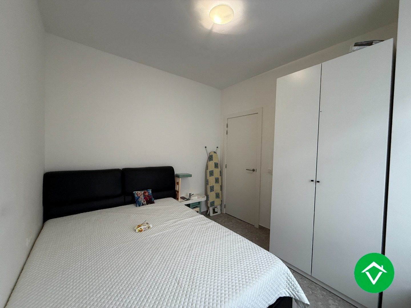 Rijwoning met 3 slaapkamers en terrastuinin centrum Roeselare foto 5