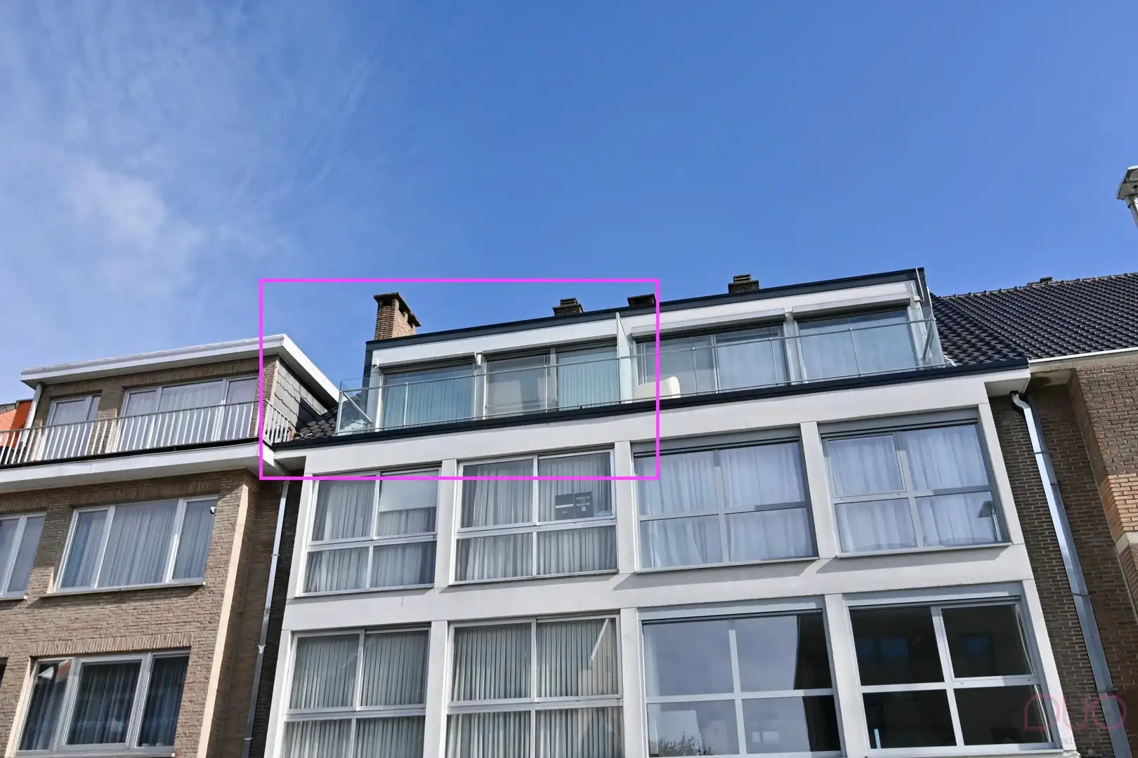 Charmant gerenoveerd 2-slaapkamerappartement met dubbel terras en garage – Centrum Sint-Truiden foto {{pictureIndex}}