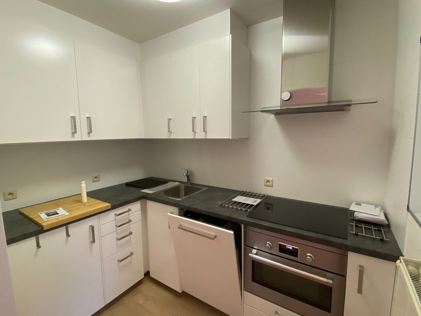 Instapklaar appartement met terras en autostandplaats in hartje Beringen foto 8