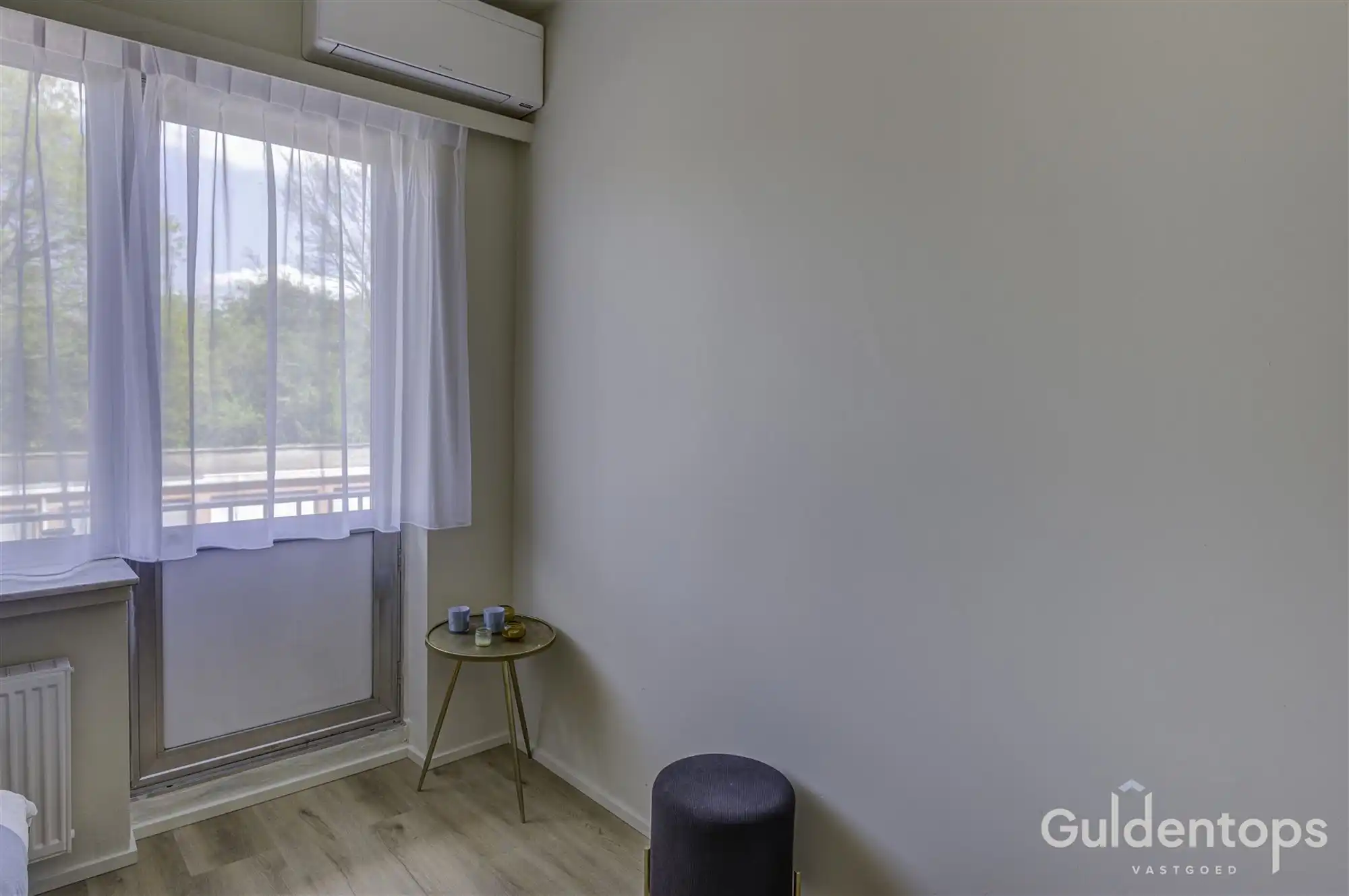 Knap vernieuwd 2 slaapkamerappartement op topligging foto 18
