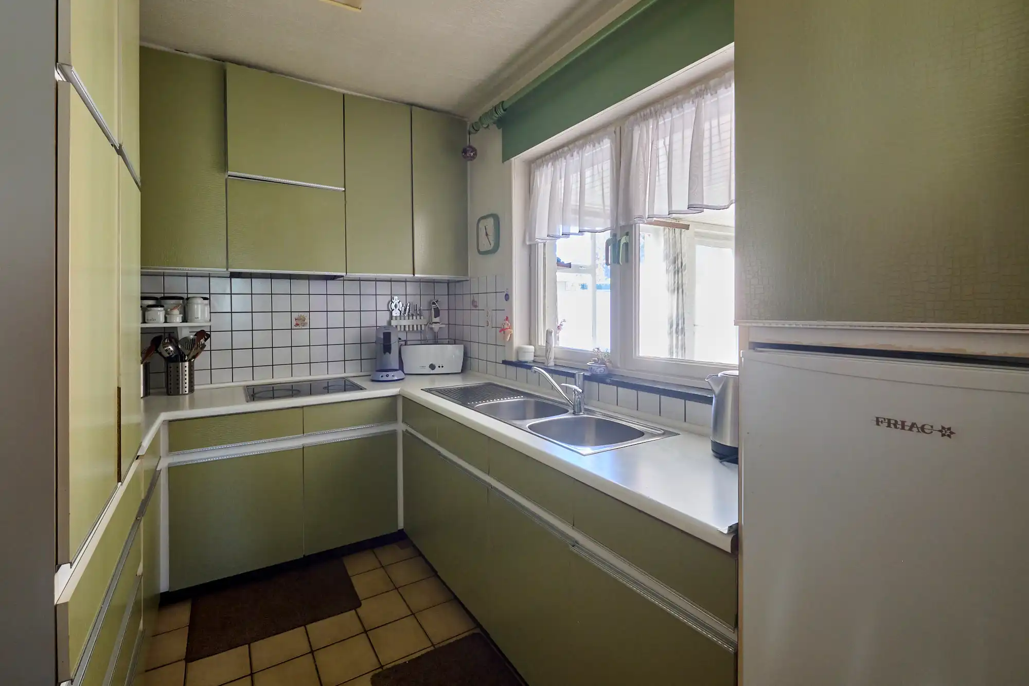 Rustig gelegen te renoveren woning op perceel van 10a50ca foto 5