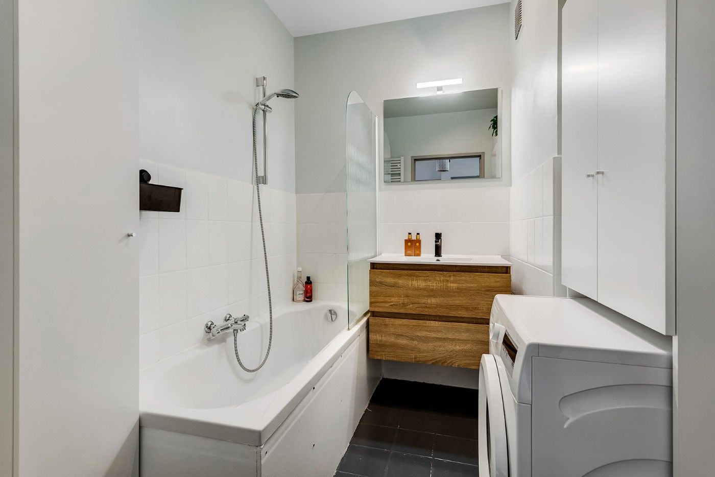 Keurig gerenoveerd appt. met 2 slpk., balkon en garagebox foto 16