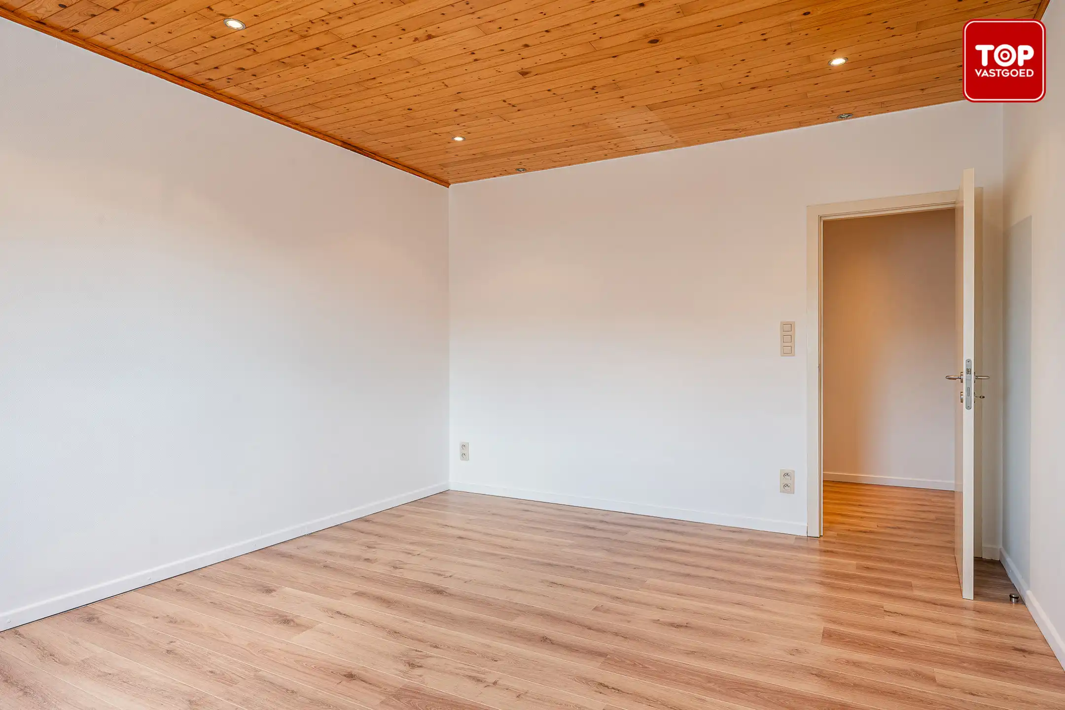 Instapklare woning met 3 slaapkamers en open zicht op de velden foto 13
