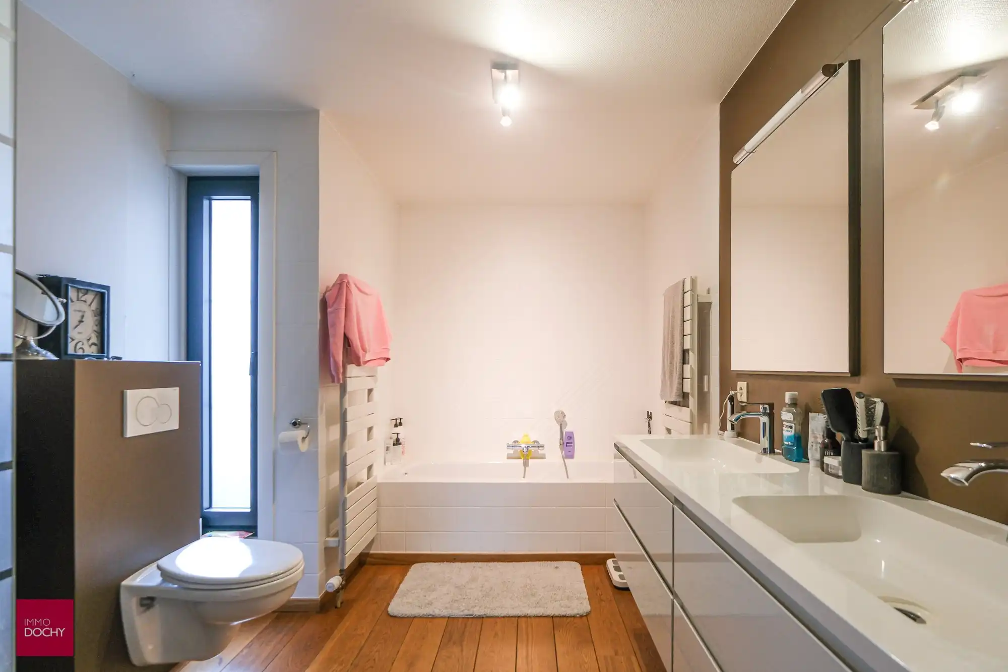 Ruime (groeps)praktijk of kantoor met woning foto 17