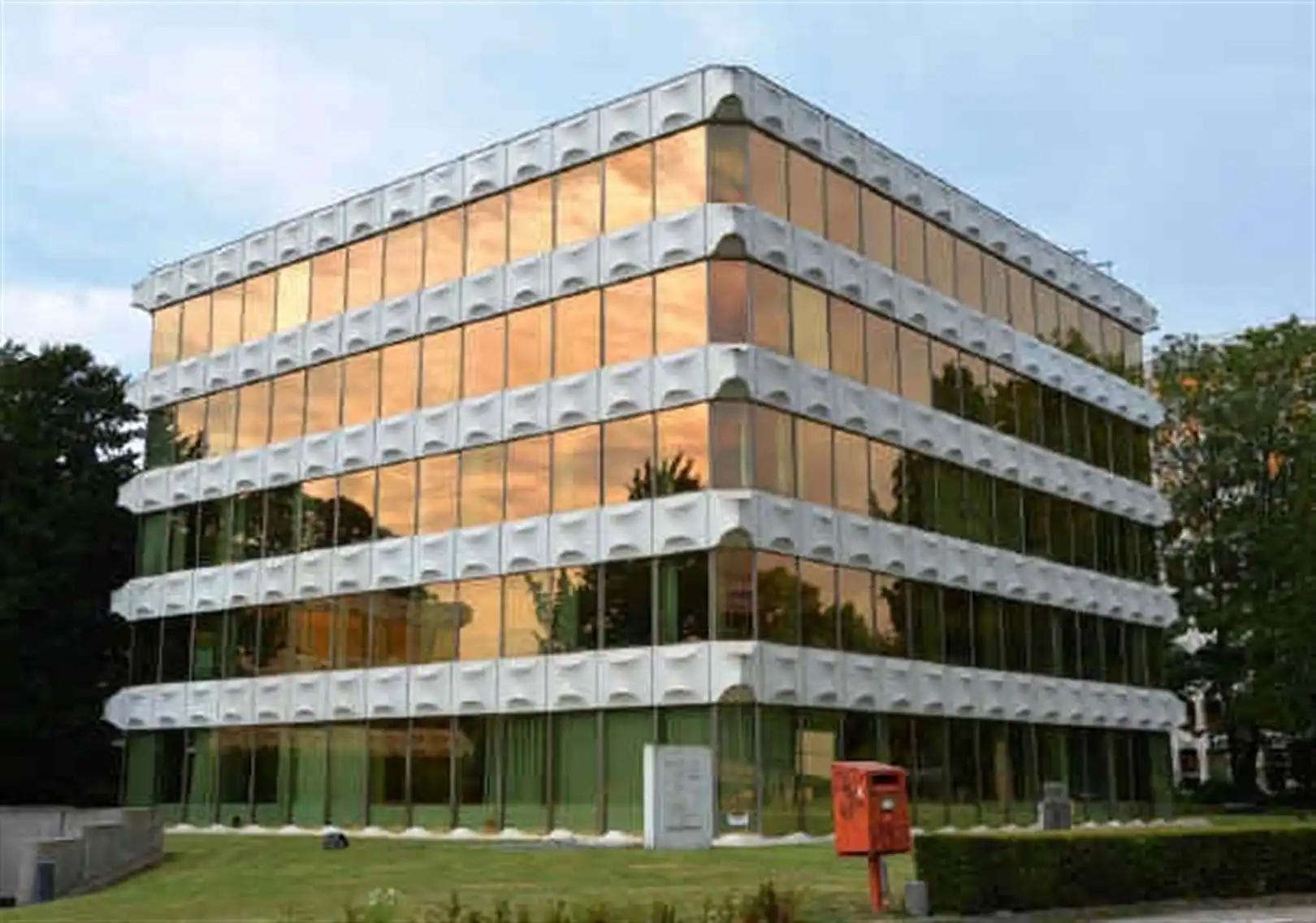 HULPE 187-189: 795m² foto {{pictureIndex}}