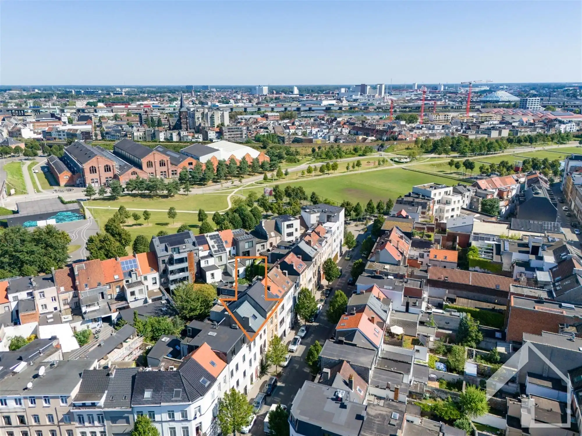 Ruime woning (190 m²) met tuin en veel potentieel foto 24