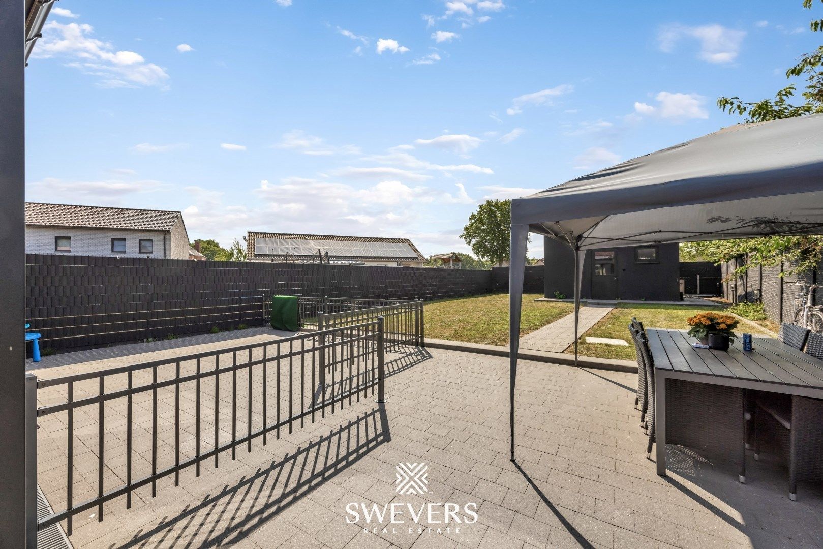 Stijlvol wonen op een ruim perceel met 4 slaapkamers en topafwerking foto 33