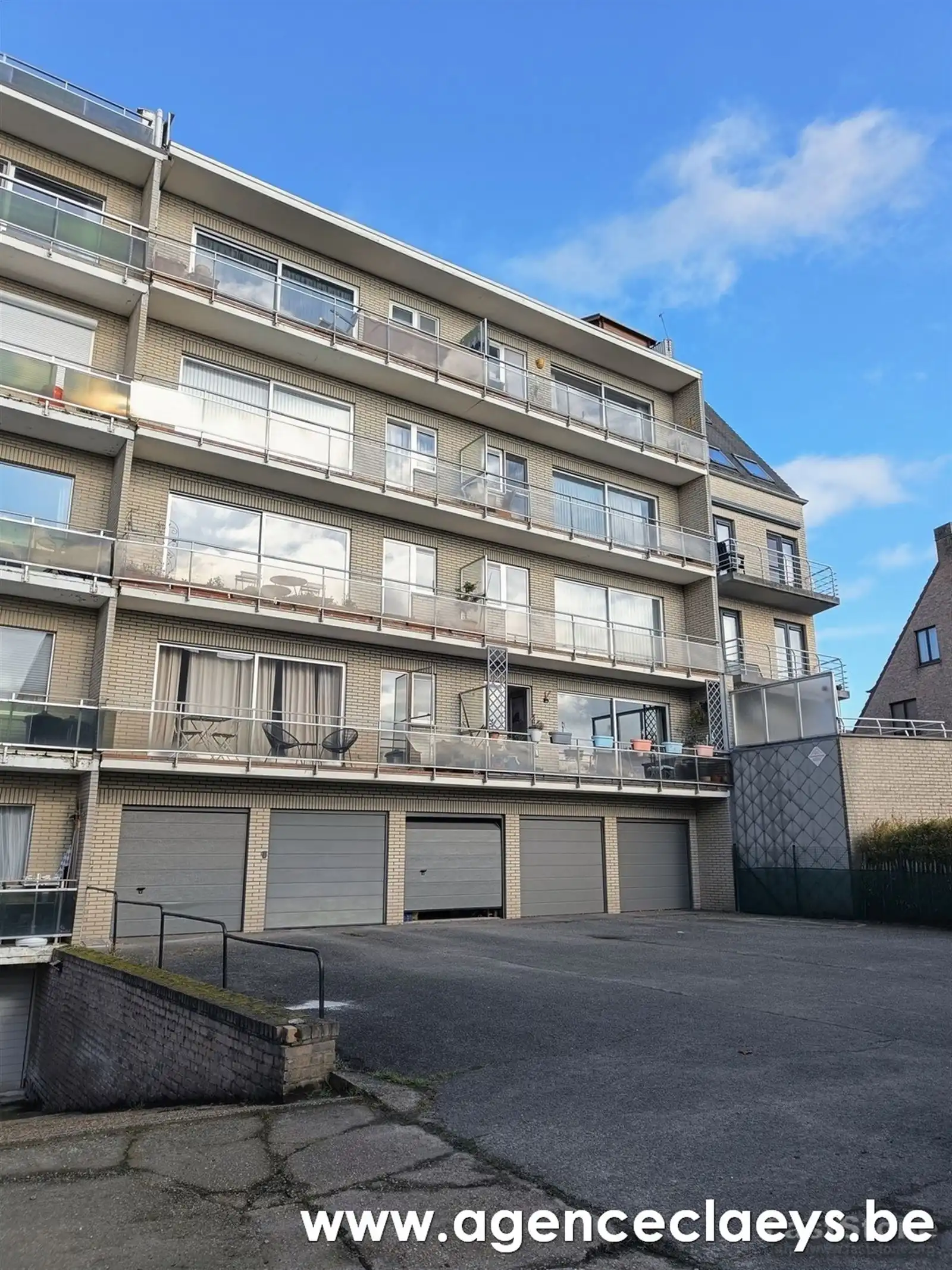 Appartement foto {{pictureIndex}}