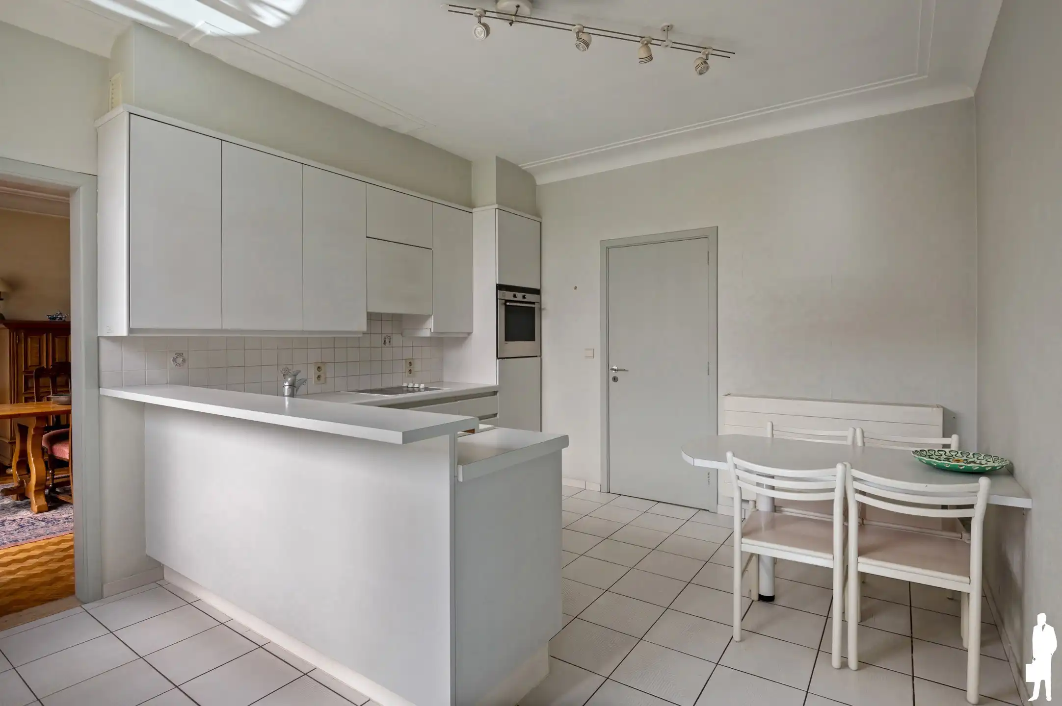 Karaktervolle vrijstaande woning met 3 slaapkamers, veranda en prachtig aangelegde tuin op toplocatie aan de Kalmthoutse Heide foto 10