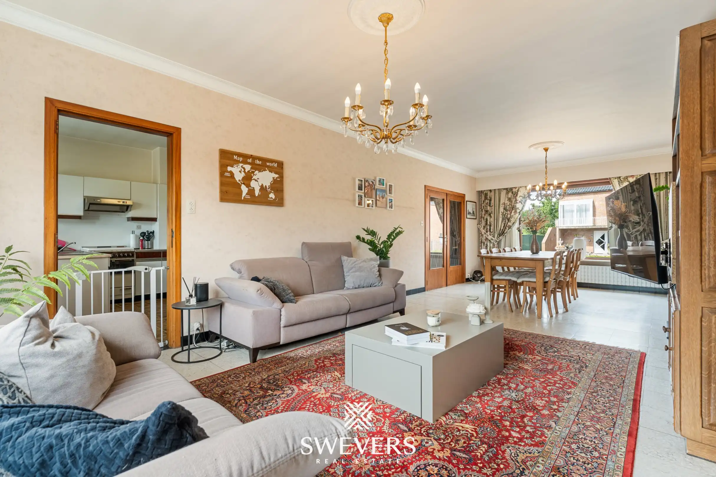 Uitstekend gelegen woning met 4 slaapkamers en mooie tuin foto 9