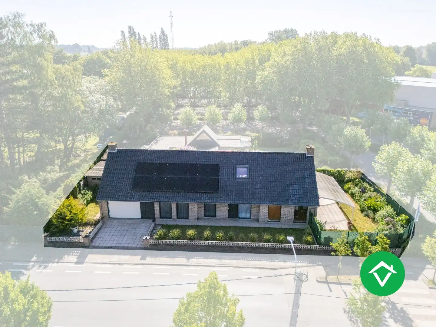 Zeer ruime en instapklare woning met veel mogelijkheden te Eernegem foto 2